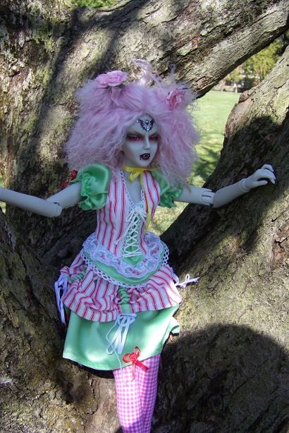 http://www.oddpla.net/blog/dolls/araminthe/bright/100_5282.JPG