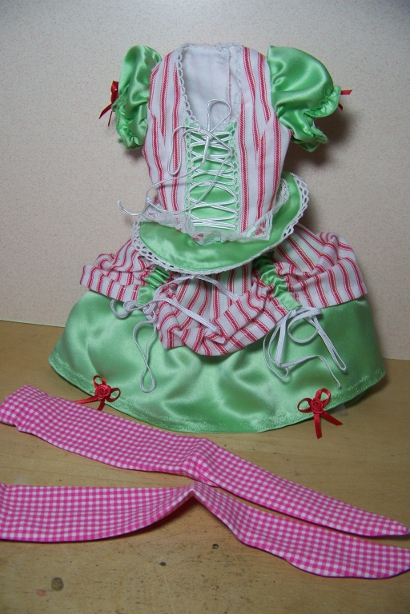 http://www.oddpla.net/blog/dolls/araminthe/outfit2/100_5089.JPG