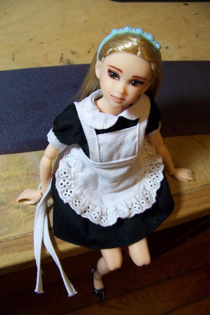 http://www.oddpla.net/blog/dolls/jenniferdoll/momoko/100_3346.JPG