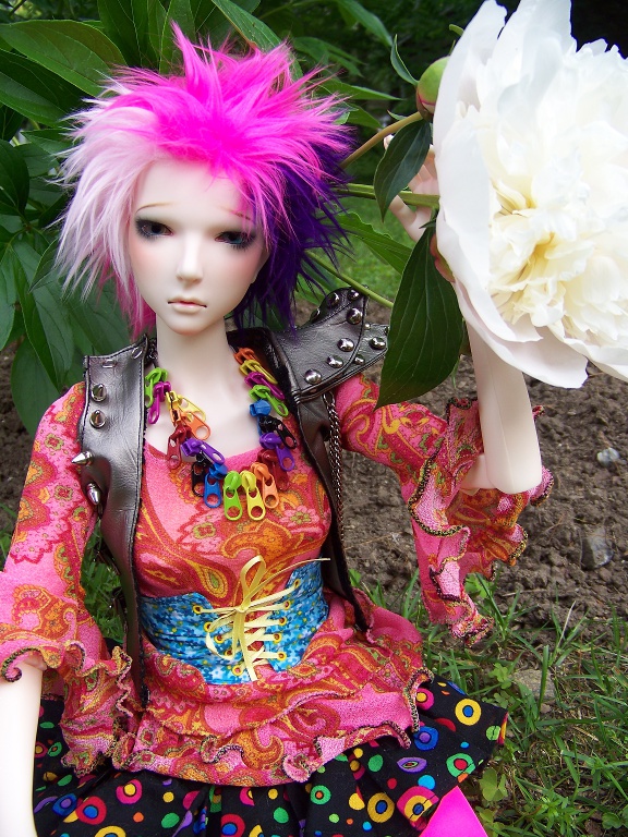 http://www.oddpla.net/blog/dolls/lolapaprika/peony/100_5673.JPG