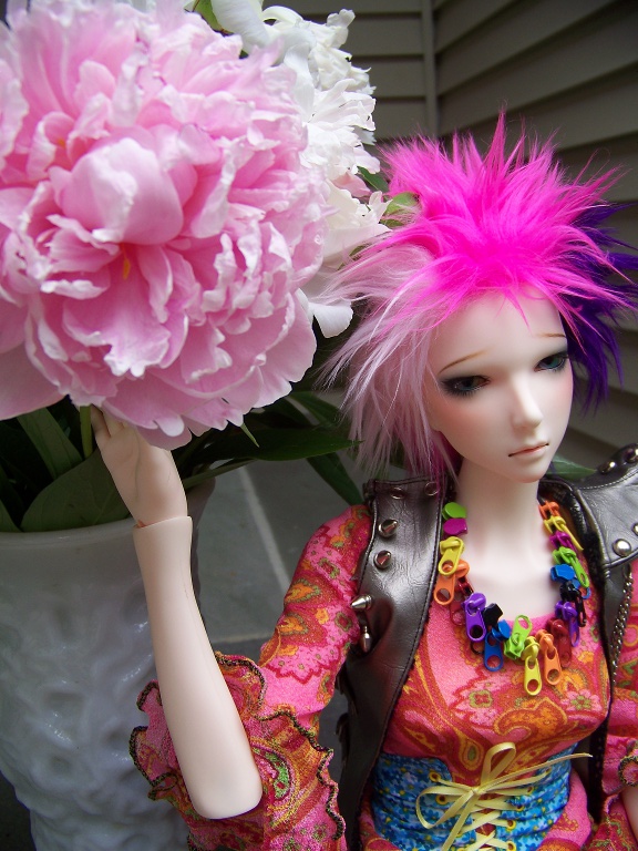 http://www.oddpla.net/blog/dolls/lolapaprika/vase/100_5705.JPG