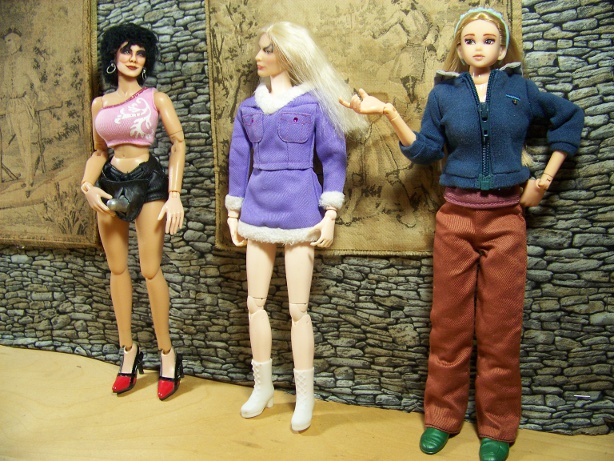http://www.oddpla.net/blog/dolls/misc16/castle/100_5979.JPG