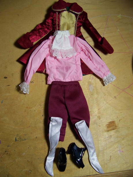 http://www.oddpla.net/blog/dolls/misc16/luciansclothes/100_6078.JPG